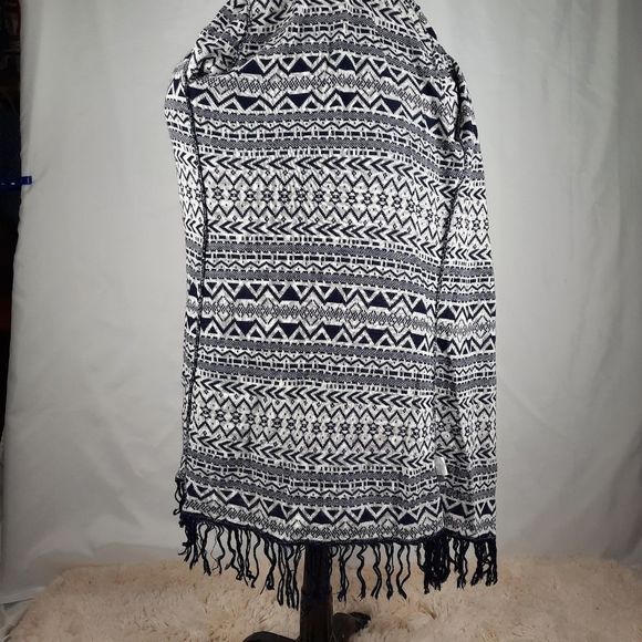 Charlotte Russe edge long sleeve fringe geometric print navy white small acrylic - Picture 7 of 11